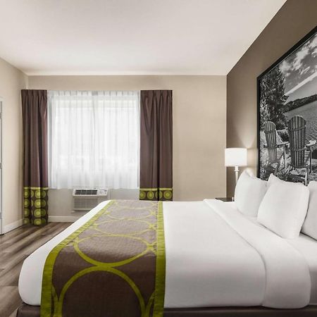 Super 8 By Wyndham Sarnia On Hotell Eksteriør bilde