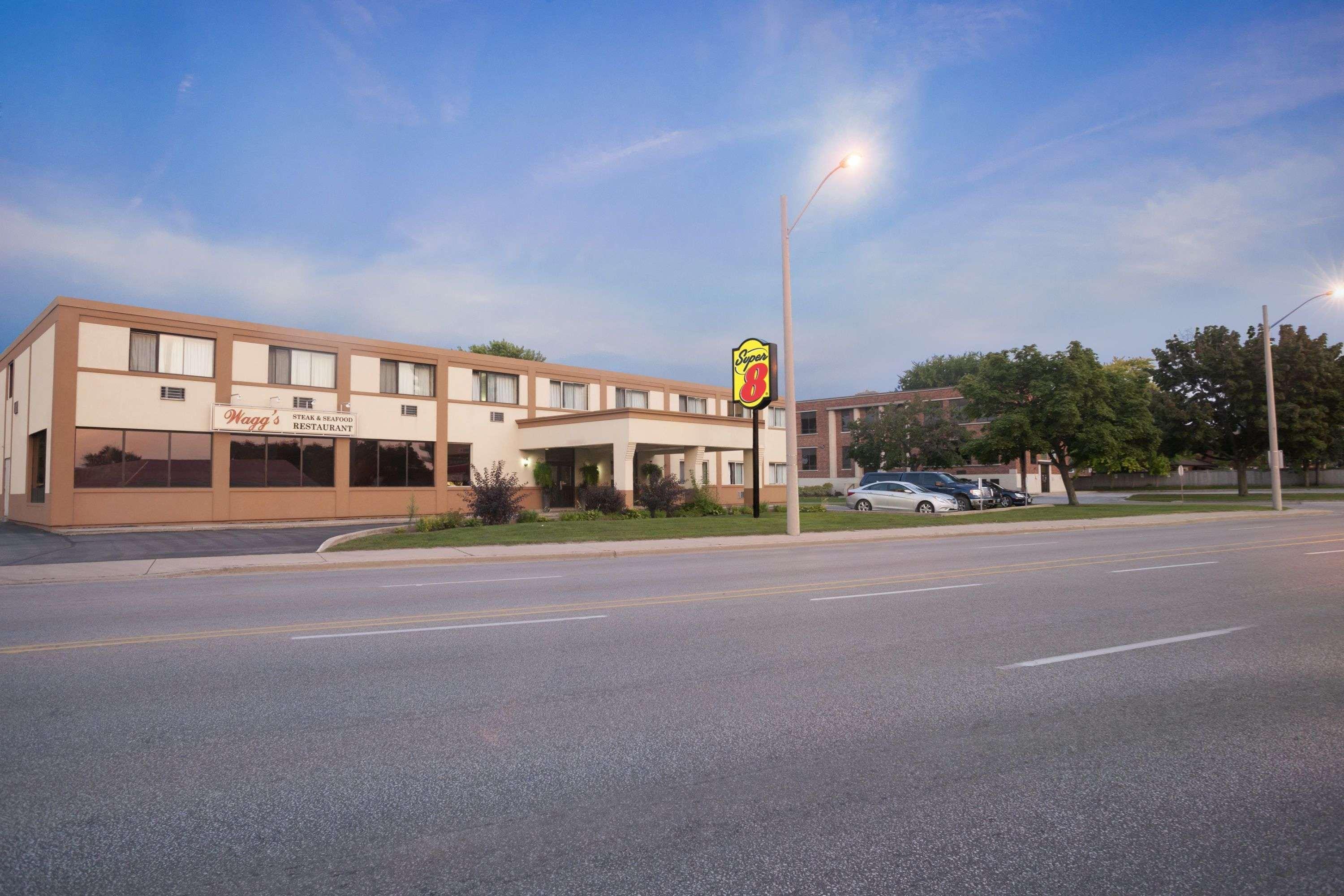 Super 8 By Wyndham Sarnia On Hotell Eksteriør bilde