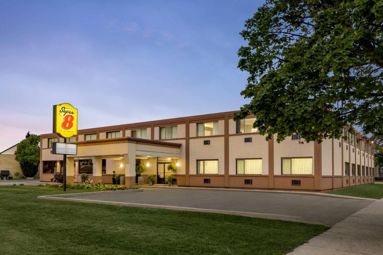 Super 8 By Wyndham Sarnia On Hotell Eksteriør bilde