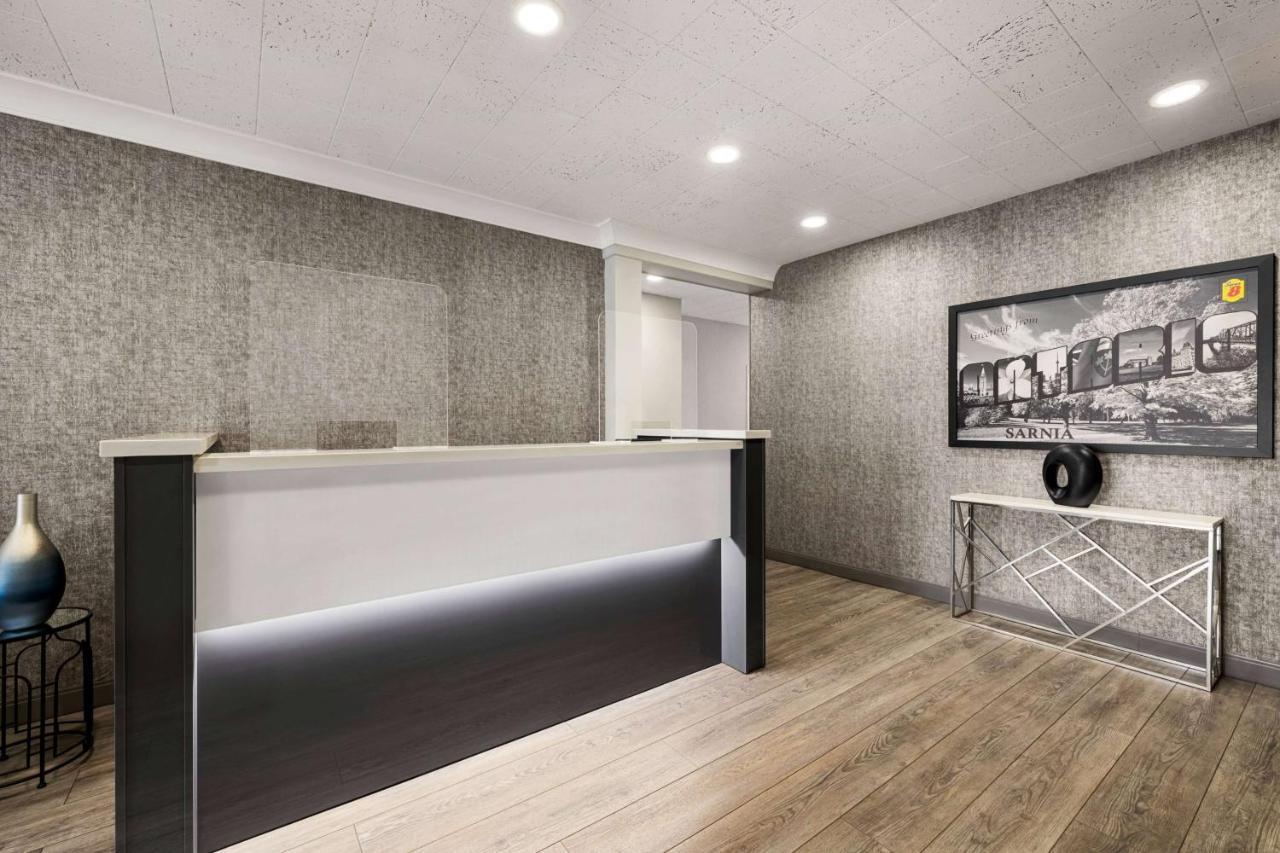 Super 8 By Wyndham Sarnia On Hotell Eksteriør bilde