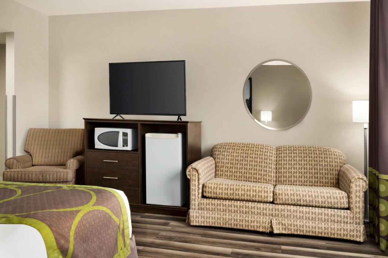 Super 8 By Wyndham Sarnia On Hotell Eksteriør bilde
